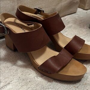 Lucky Brand Women's Tan Platform wood look sole Sandals